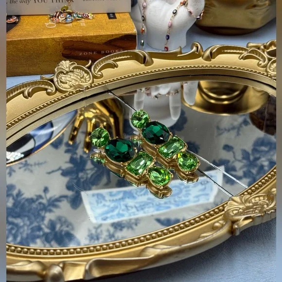 🆕 OSCAR DE LA RENTA 🧿 NWOT Goldtone & Green Crystal Geometric Drop Earring - Picture 4 of 16